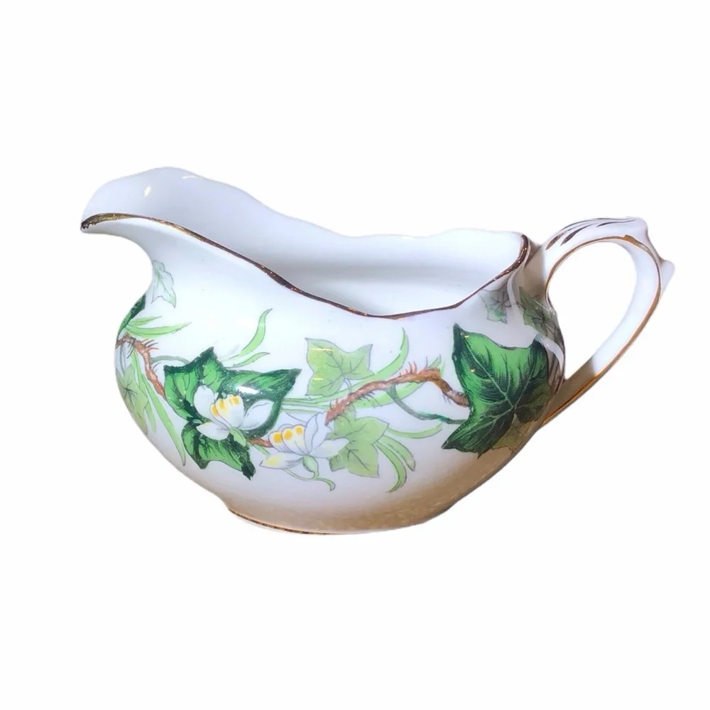 ROYAL ALBERT IVY LEA CREAMER